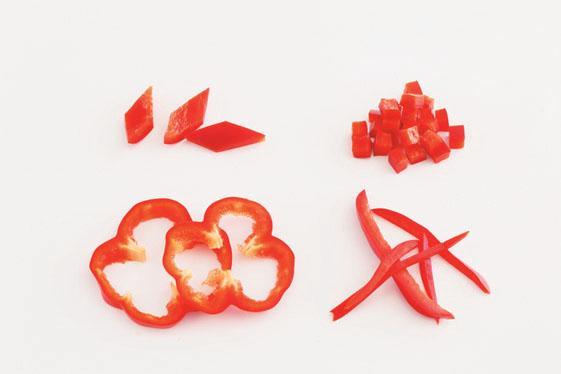 甜椒可依料理需求，切成各種形狀。