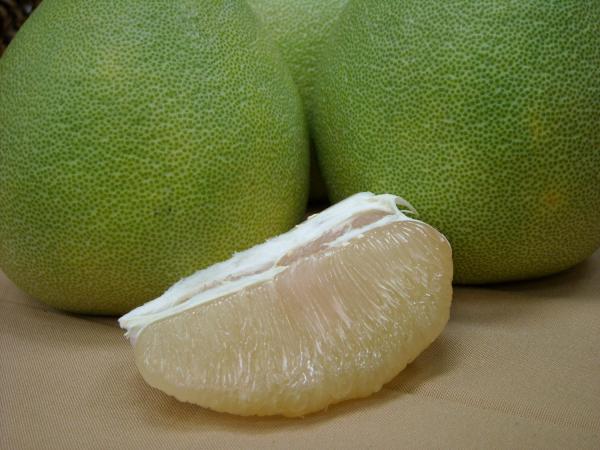 高纖高c的柚子，搭配烤肉可幫助代謝、抑制致癌物。