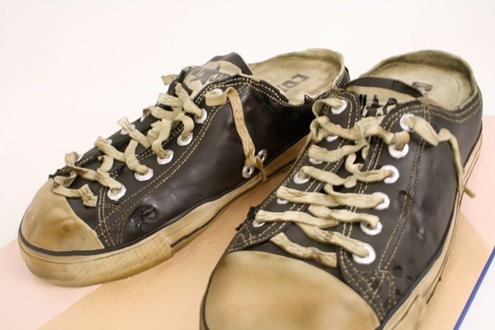 惱人的鞋上汙漬總是無法清理？如何有效地清理帆布鞋？這篇太實用...