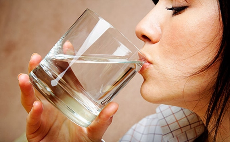 為什麼醫生總叫你多喝水，真相嚇死你！原來癌症就是這樣來的！...