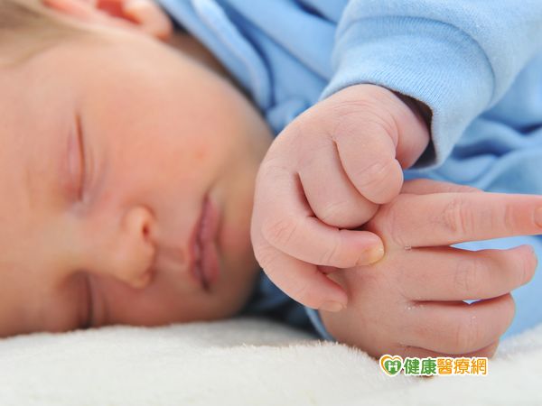 小孩鼾聲大作睡眠呼吸障礙影響發育...