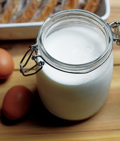 補充蛋白質可多攝取奶類、蛋等。