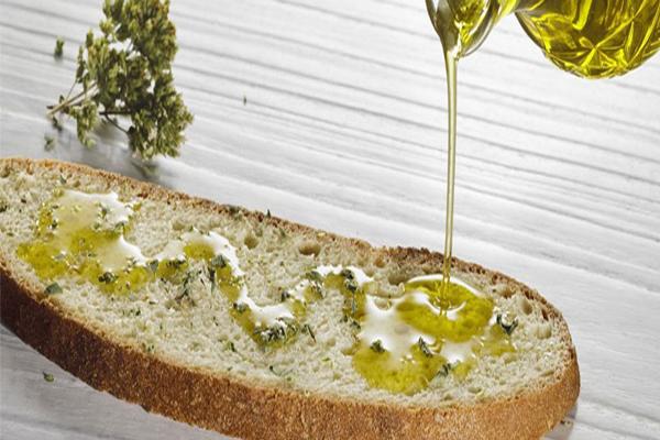 橄欖油被譽為「地中海的液體黃金」。