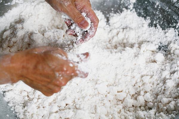 麵粉需經加工熟食，不致對消費者健康造成影響。