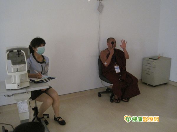 緬甸僧人健康檢查首次體驗台灣醫療...