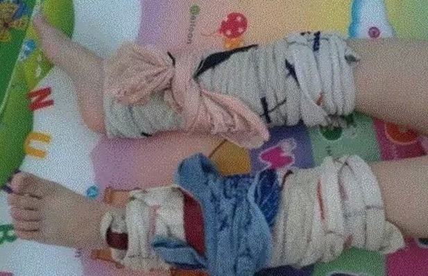 一歲的女兒染上傷風感冒，德國媽媽的濕毛巾綁腿退燒法，連台灣老...
