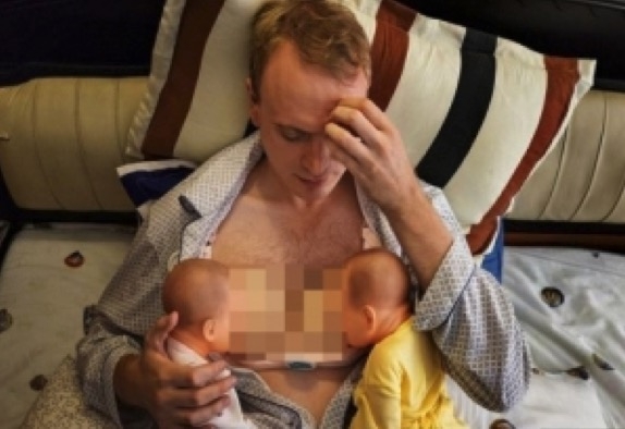 英國男記者懷孕生下了一對雙胞胎，決定仿效中國人坐月子的全部過...