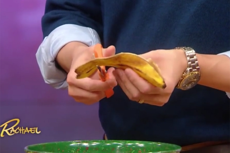 醫生剪下一塊香蕉皮，接下來的動作簡直太不可思議了！從來沒想過...