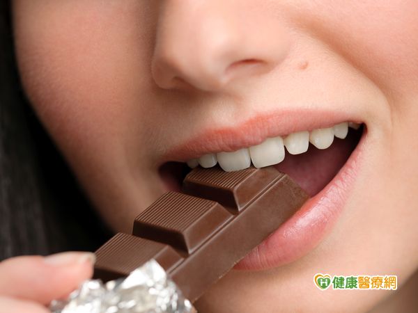 降低血壓有撇步研究：吃純黑巧克力...