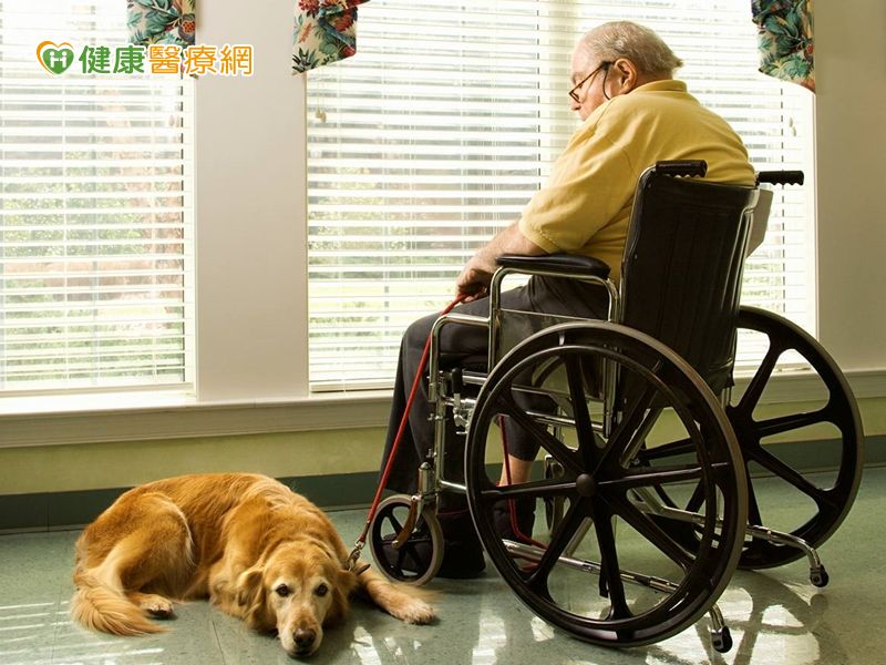 80歲老翁雙腳腫痛原是「輪椅症候群」惹禍...