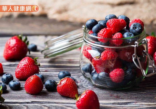 莓果類除了含有多類的維生素之外，也含有花青素等豐富的多酚。